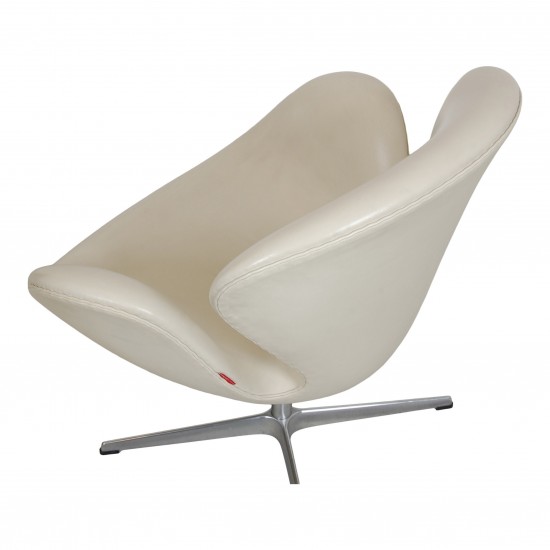 Arne Jacobsen Swan chair in original white patinated leather Cph